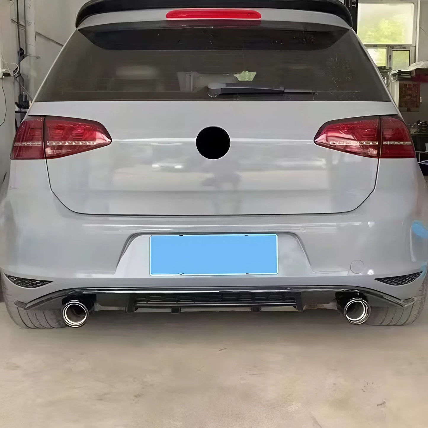 For Volkswagen Golf 7 Rear Lip Glossy Black Dual Exhaust Left and Right 2 Pipes ABS Rear Diffuser Sport Style Aerodynamic Design